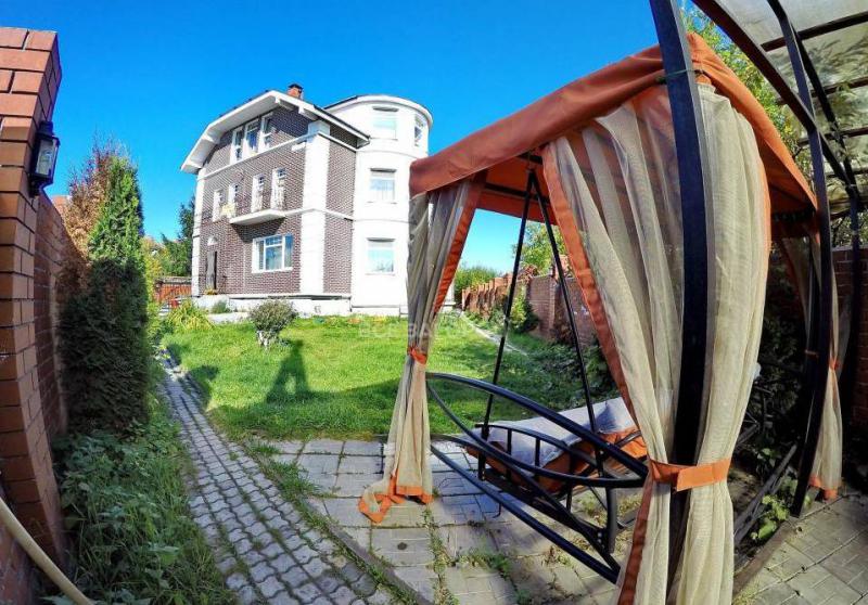 Дом на 20 человек  площадью 300 м2 на озере Шарташ в Екатеринбурге